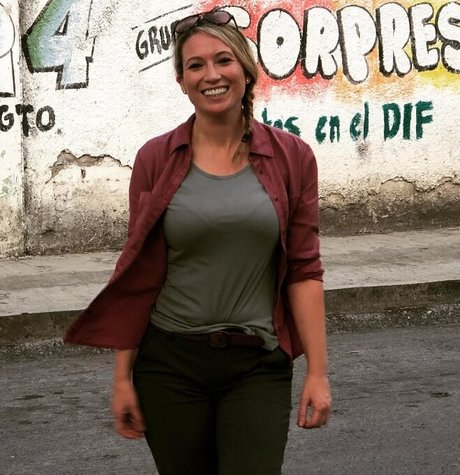 Sarah Cruddas star free picture