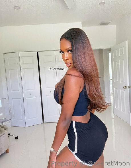 dulcemoonfree pornstar xxx image