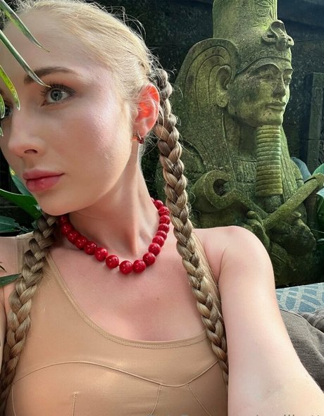 emilia tt Profile pic