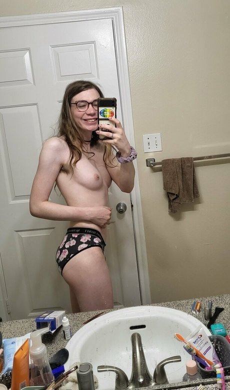 emilybunoof xxx actress pic