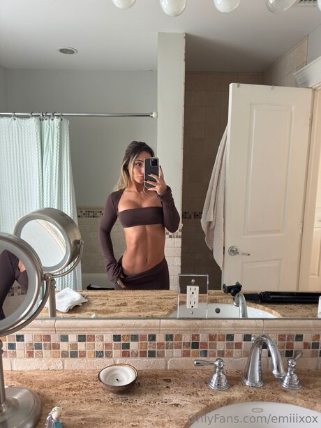 emiiixox model sex archive