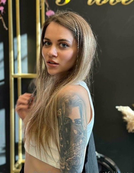 yourlustfullover Profile pic