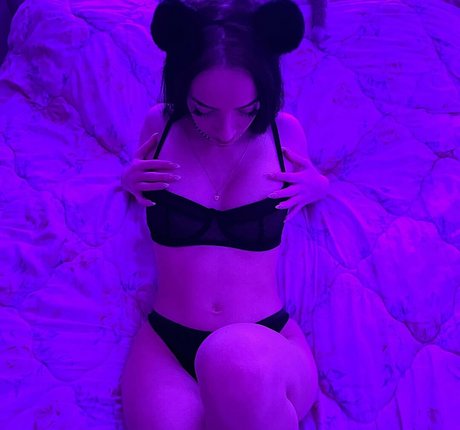 bunny mee naked pornstar image