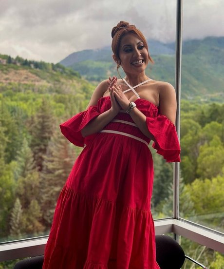 Francia Raisa pretty model galleries