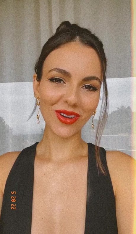 Victoria Justice model free photos