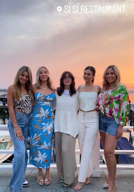 Victoria Justice model high quality img