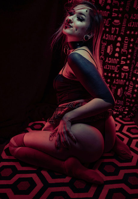 fullmetalvenus nude actress pics