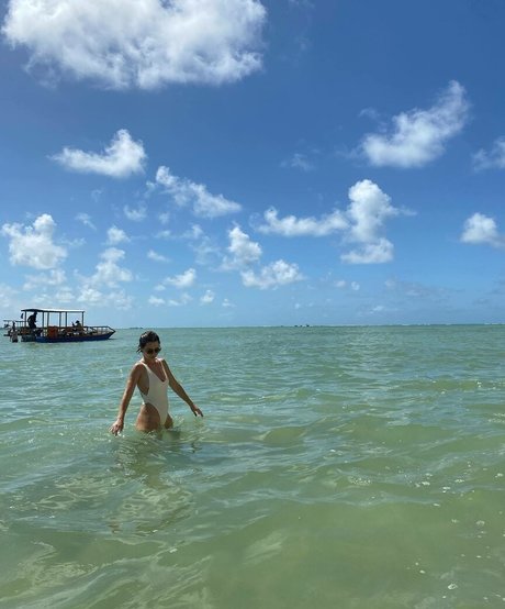 Daphne Bozaski exclusive star images