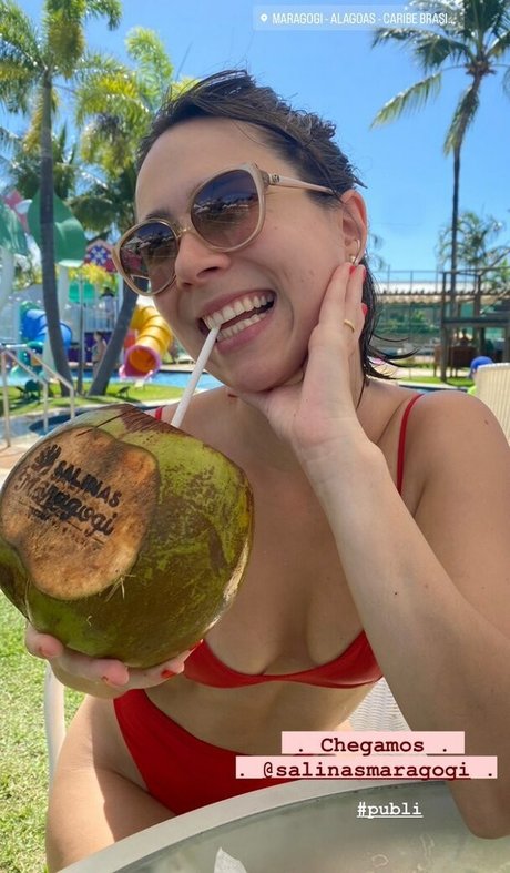 Daphne Bozaski model pretty picture