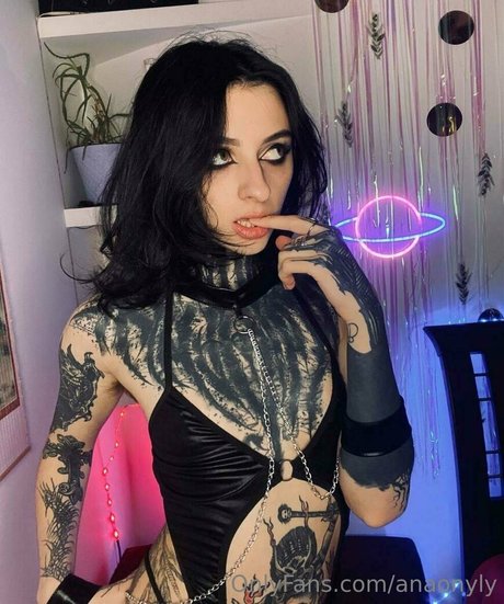 anaonyly star exclusive img