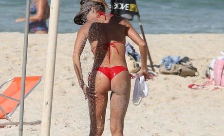 Deborah Secco star art photo