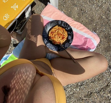 naughty lola star hd photo