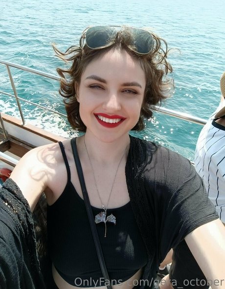 gera october sexy actress img