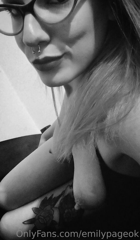 emilypageok naked actress pic