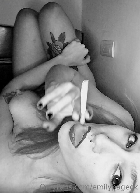 emilypageok pornstar beautiful photo