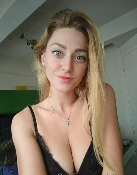 lelbloom pornstar nude pictures