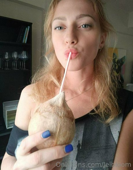 lelbloom sex model pic