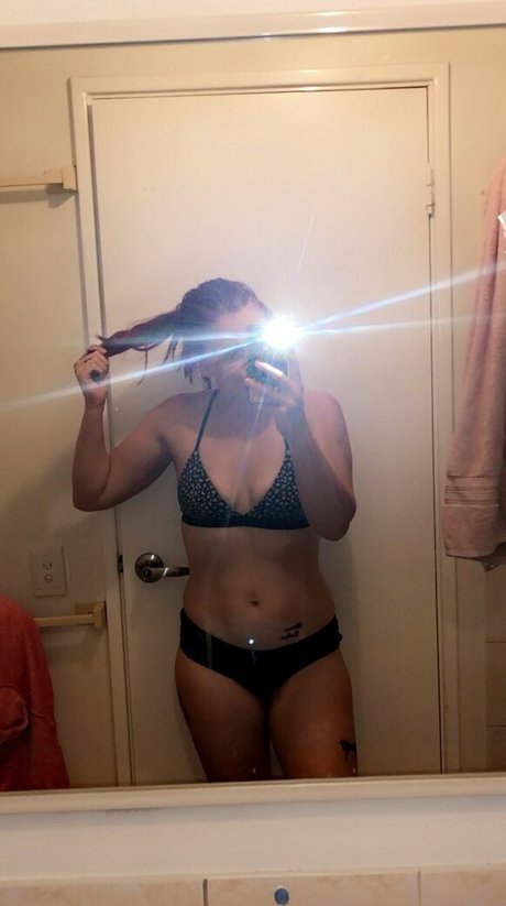 aussiesarah pornstar erotic photo