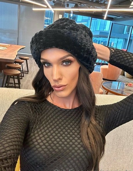 aparisi ts model pretty image