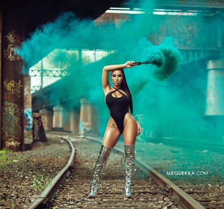 Leila Grey model naked archive