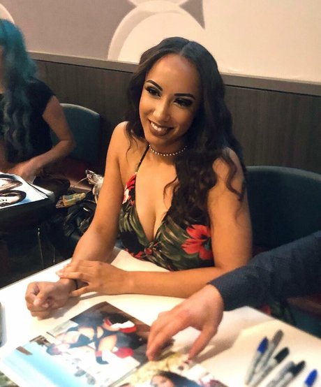 Leila Grey porn star archive