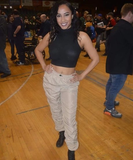 Leila Grey hot pornstar image