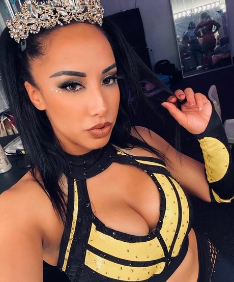 Leila Grey Profile pic