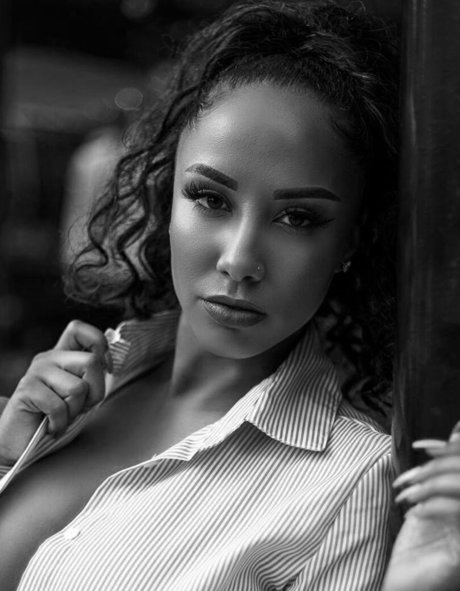 Leila Grey star naked pics