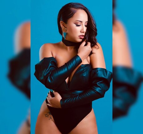 Leila Grey nude model pics