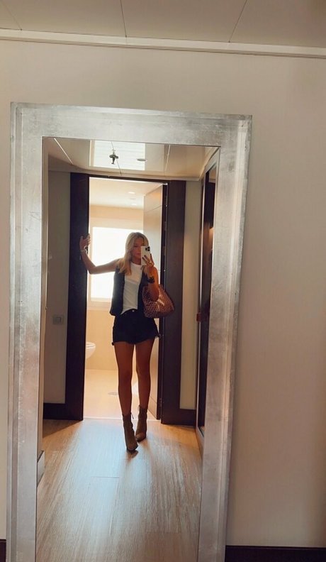 tina ts art star pic