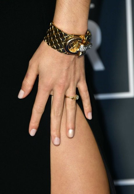 Haley Lu Richardson pretty pornstar gallery