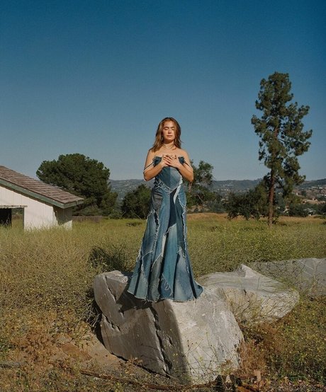 Haley Lu Richardson Profile pic