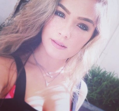 Haley Lu Richardson model sexy pics