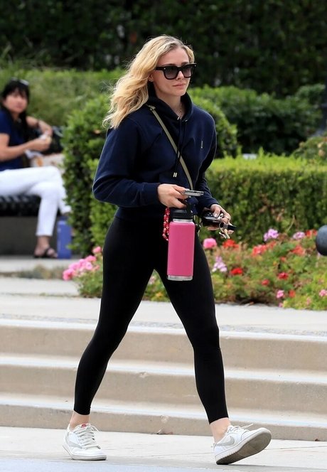 swimming pool onlyfans hot image