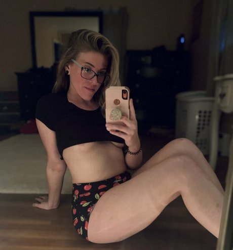 Beerbabes nude star image