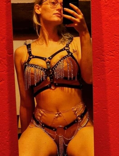 luizaconlaz model naked gallery