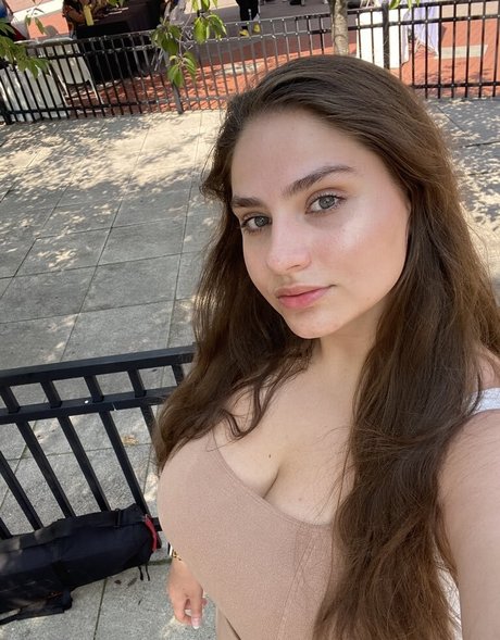 Elisabeth Marchini pretty star images