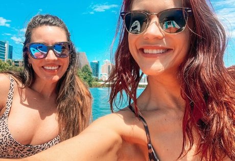 Courtney Hope art model photo