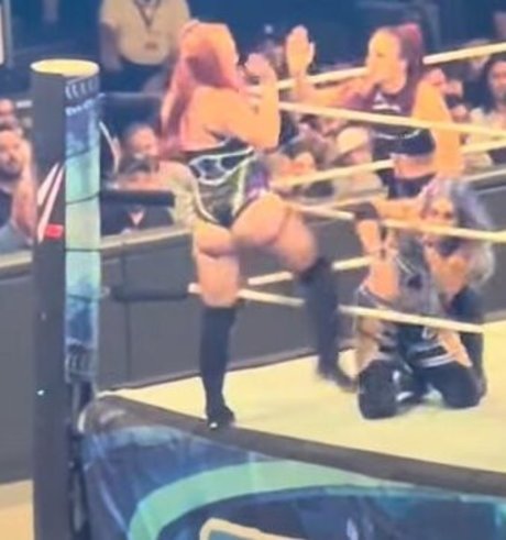 Isla Dawn nice model picture