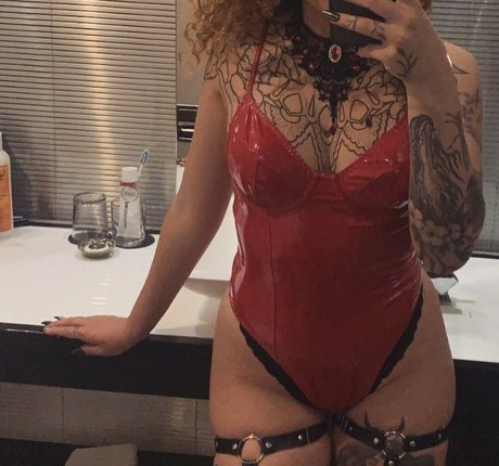 Edin Kary star nudes pictures