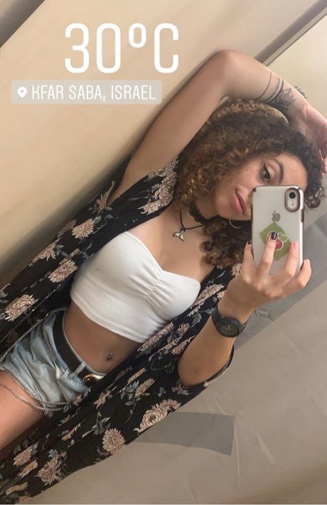 Edin Kary model high quality image