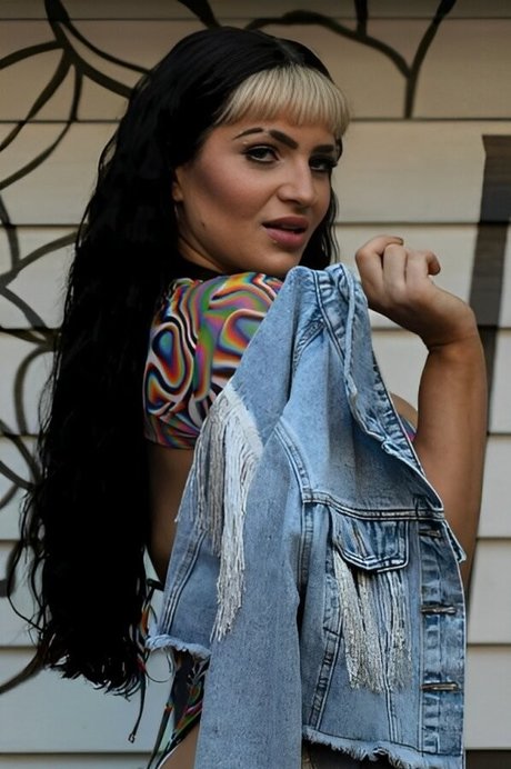 Steph De Lander sexy actress image