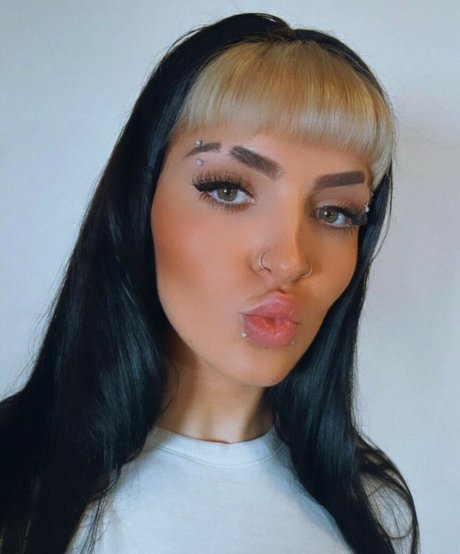 Steph De Lander exclusive model picture