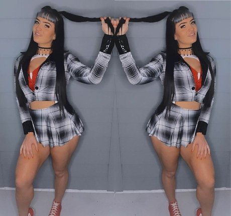 Steph De Lander star top photos