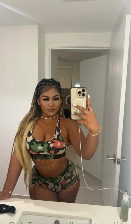 Tonti Thampitak nude model archive