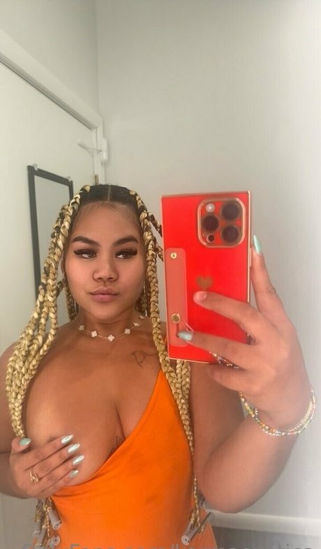 Tonti Thampitak naked model photo