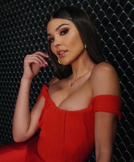 Cathy Kelley sexy model pic