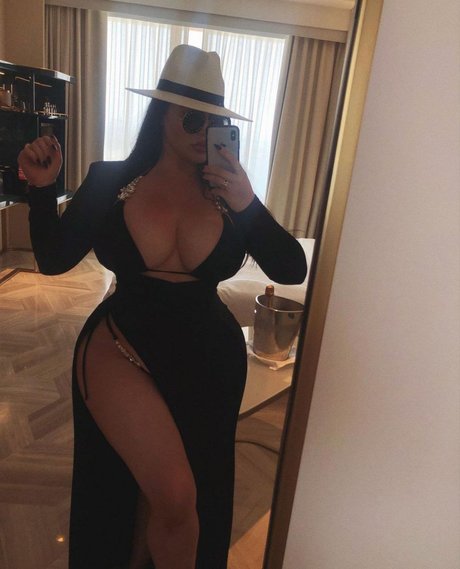 sxmonne model perfect photo