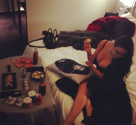 sxmonne model erotic image