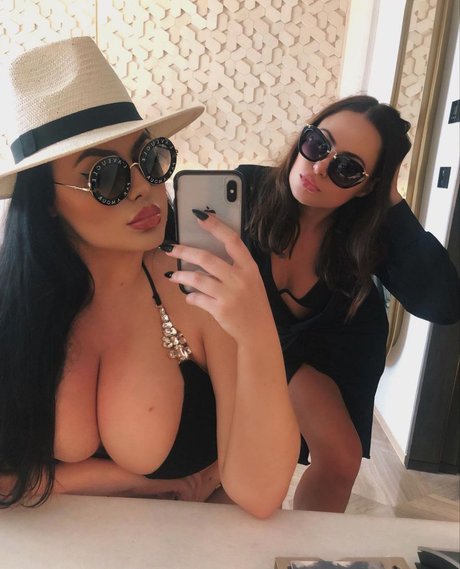 sxmonne model erotic pictures